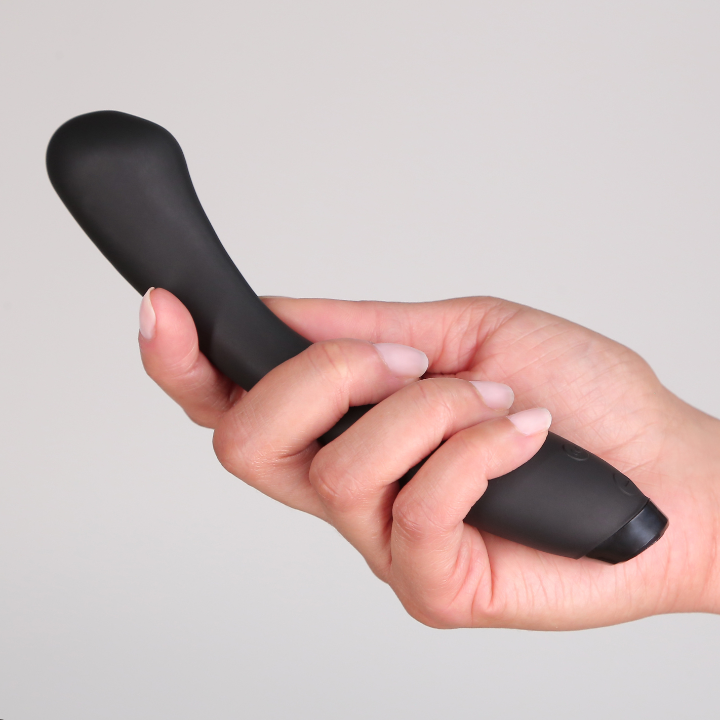 Hand holding Juno Flex Vibrator in black