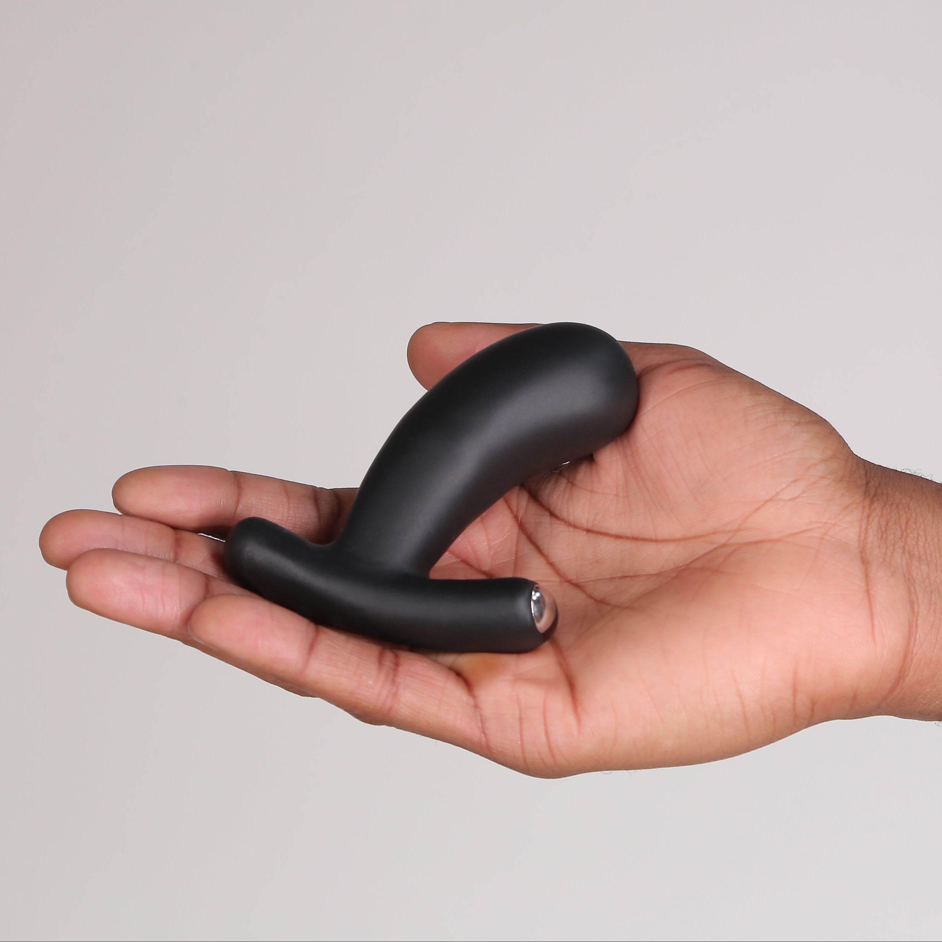 Hand holding Nuo Vibrating Butt Plug