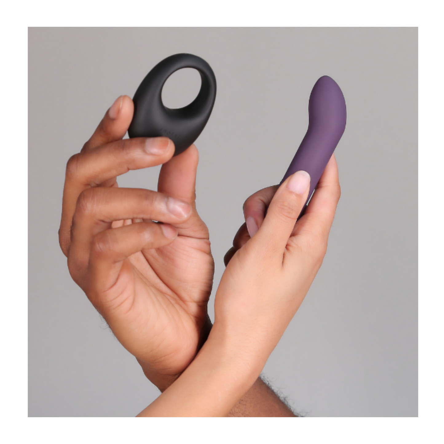 Hands holding Je Joue's Couples collection Vibrators