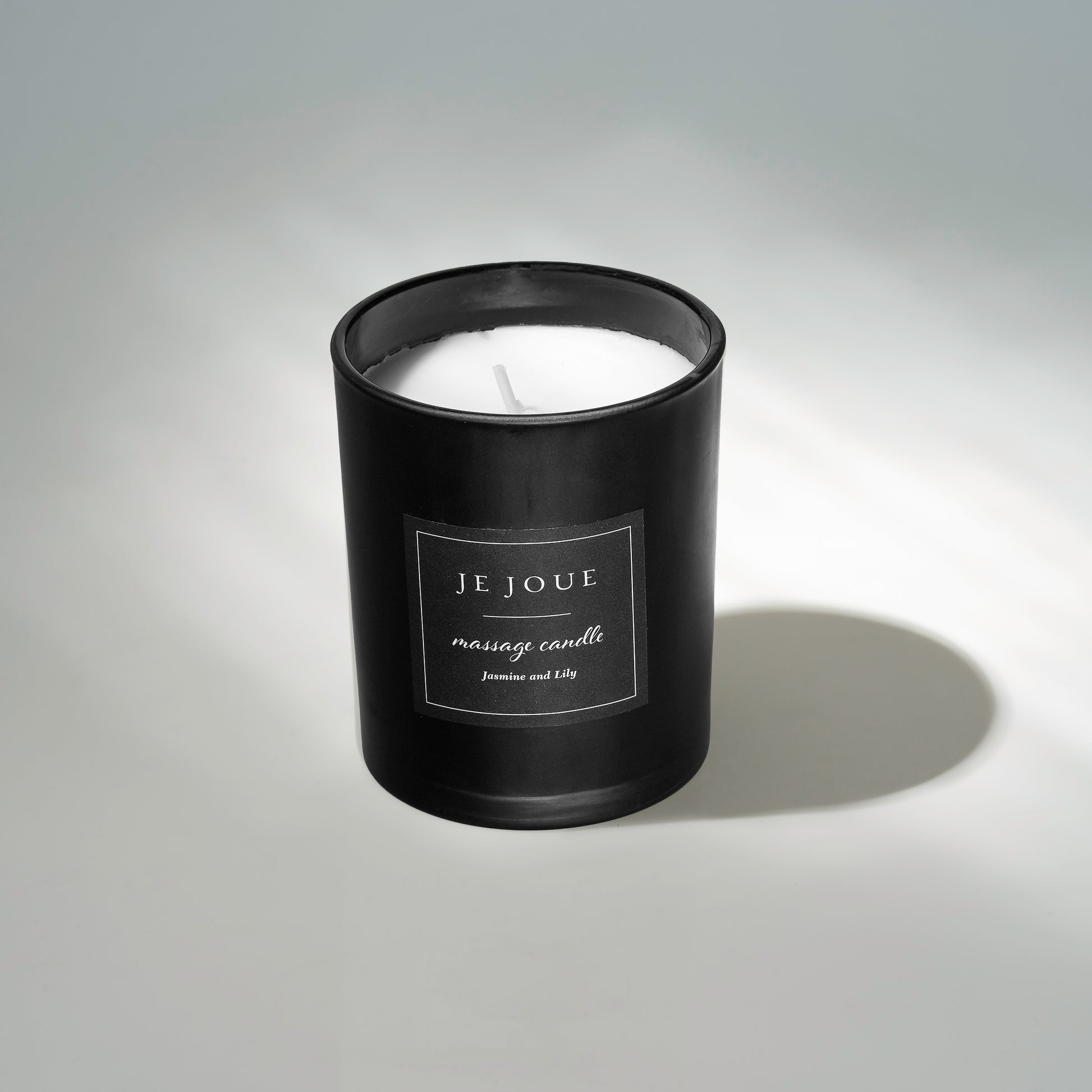 Je Joue Massage Candle with shadow